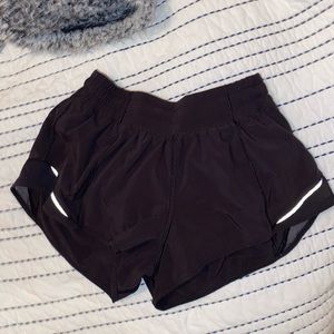 - BLACK LULU LEMON HOTTY HOT SHORTS. size 4